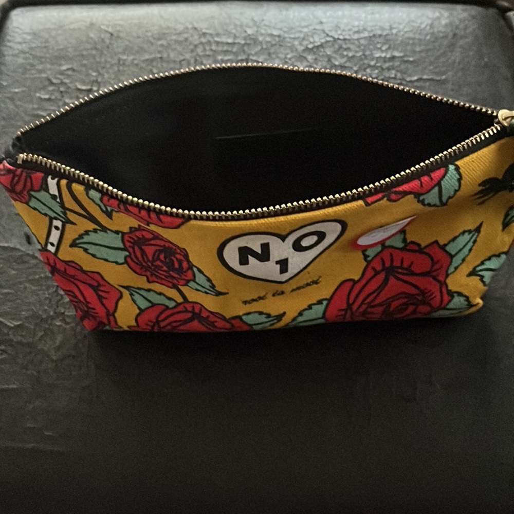 Zippered pouch - Picture 2 of 2